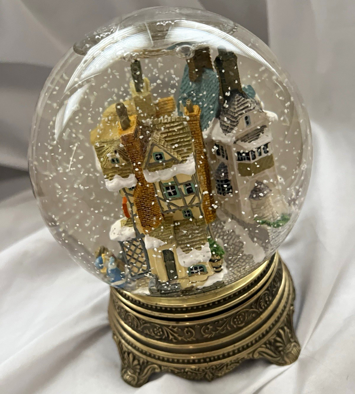 Vintage Franklin Mint Village Snow Globe, Water-Filled Glass/Resin Round