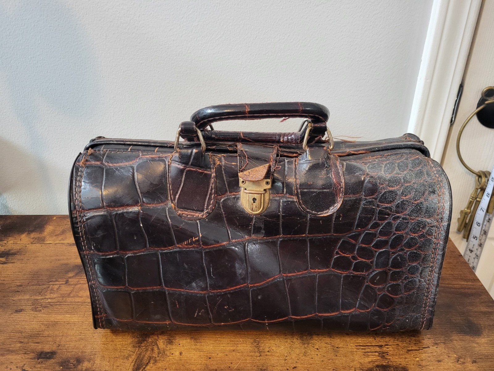 Vintage / Antique UpJohn Genuine Cowhide Doctor's Pharmaceutical Bag W/ Contents