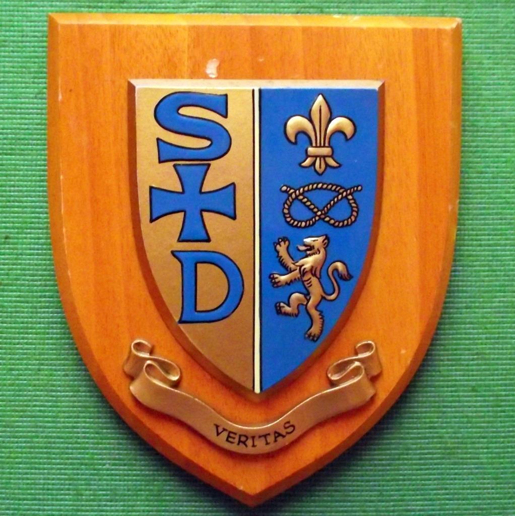 c1960 University College School S&D Veritas Hand Painted Oak Crest Shield Plaque