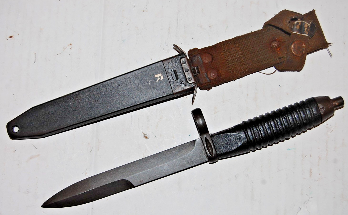 Eickhorn 12 Groove Bayonet Knife & Scabbard - Made in Germany