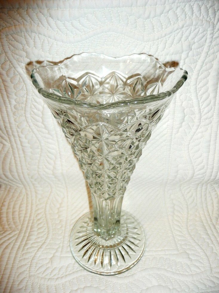 Crystal Vase Diamond Pattern, Vintage Flared & Scalloped Top, 8\