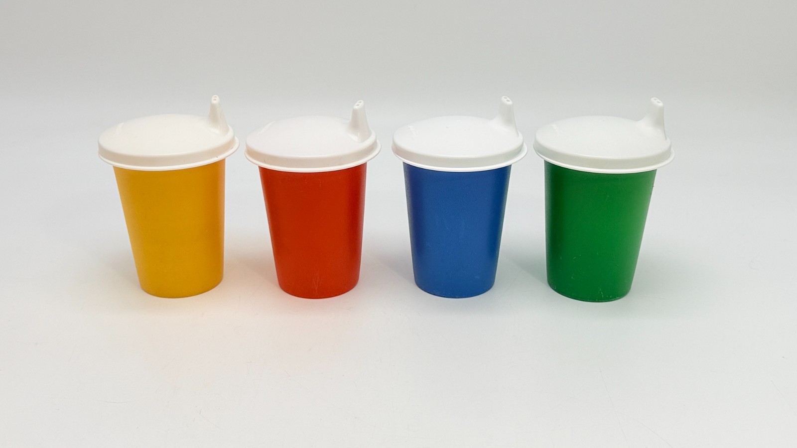 Set LOT of 4 Vintage 6 Oz Tupperware Kids Bell Tumbler Sippy Cups #109 Lids 2549