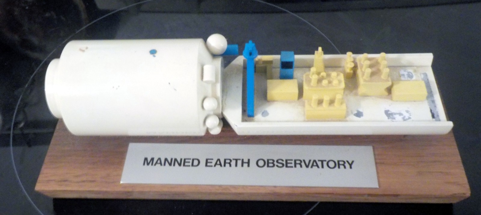 VERY RARE  MANNED EARTH OBSERVATORY  MODEL --NASA EARLY 1970S