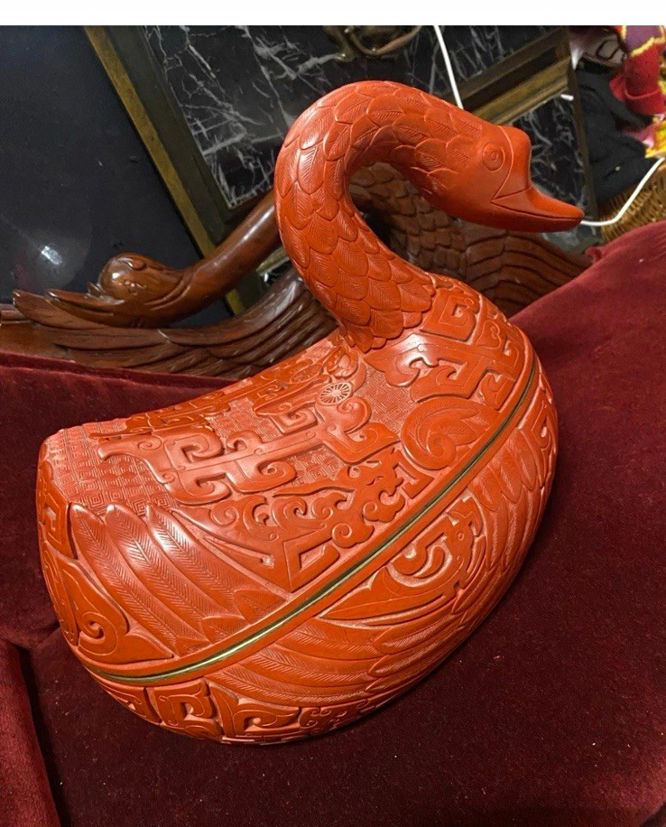 Vintage 1960s Large Carved Red Lacquer Duck-Shaped Lidded Trinket Box Vintage 1960s Large Carved Red Lacquer Duck-Shaped Lidded Trinket Box