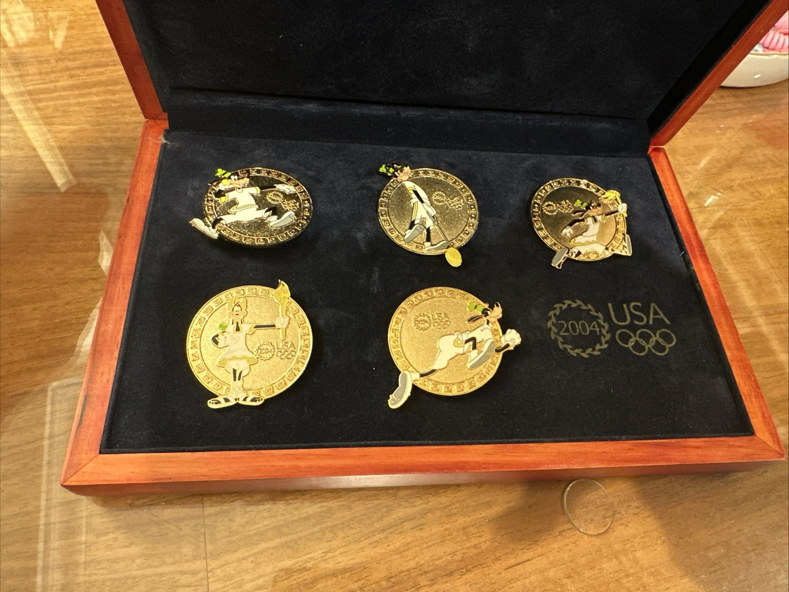 RARE Disney Pins WDW USA 2004 Olympic Rings Goofy Wooden Box LIMITED EDITION NEW