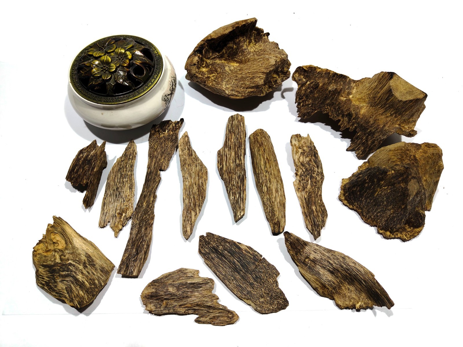 165gr  Aquilaria malacensis agarwood strong aroma incense  from Kalimantan