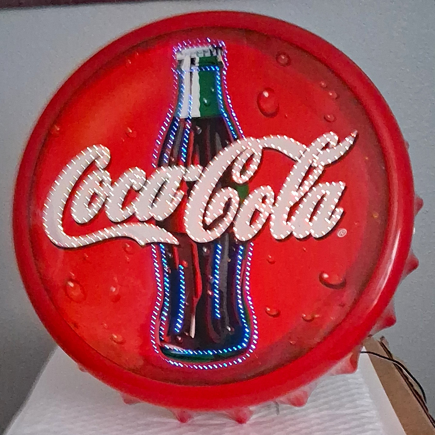 Coca-Cola Round LED Lighted Sign Bottle Cap Style Plug-In Red Soda Theme