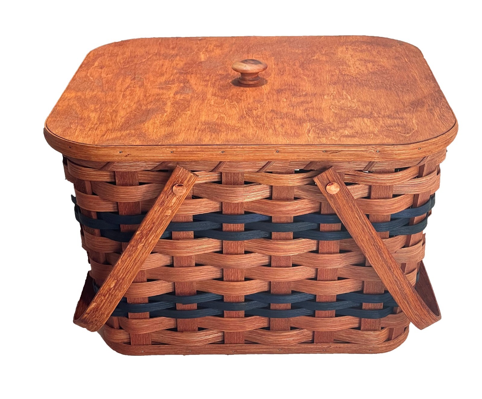 Amish Small Picnic Basket With Solid Oak Lid and Swinging Handles Amish Small Picnic Basket With Solid Oak Lid and Swinging Handles