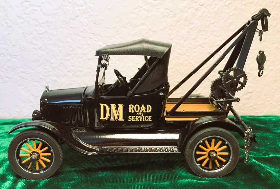 Ford Tow Truck Pickup1Wrecker24T18Vintage Antique Car Metal Body Model