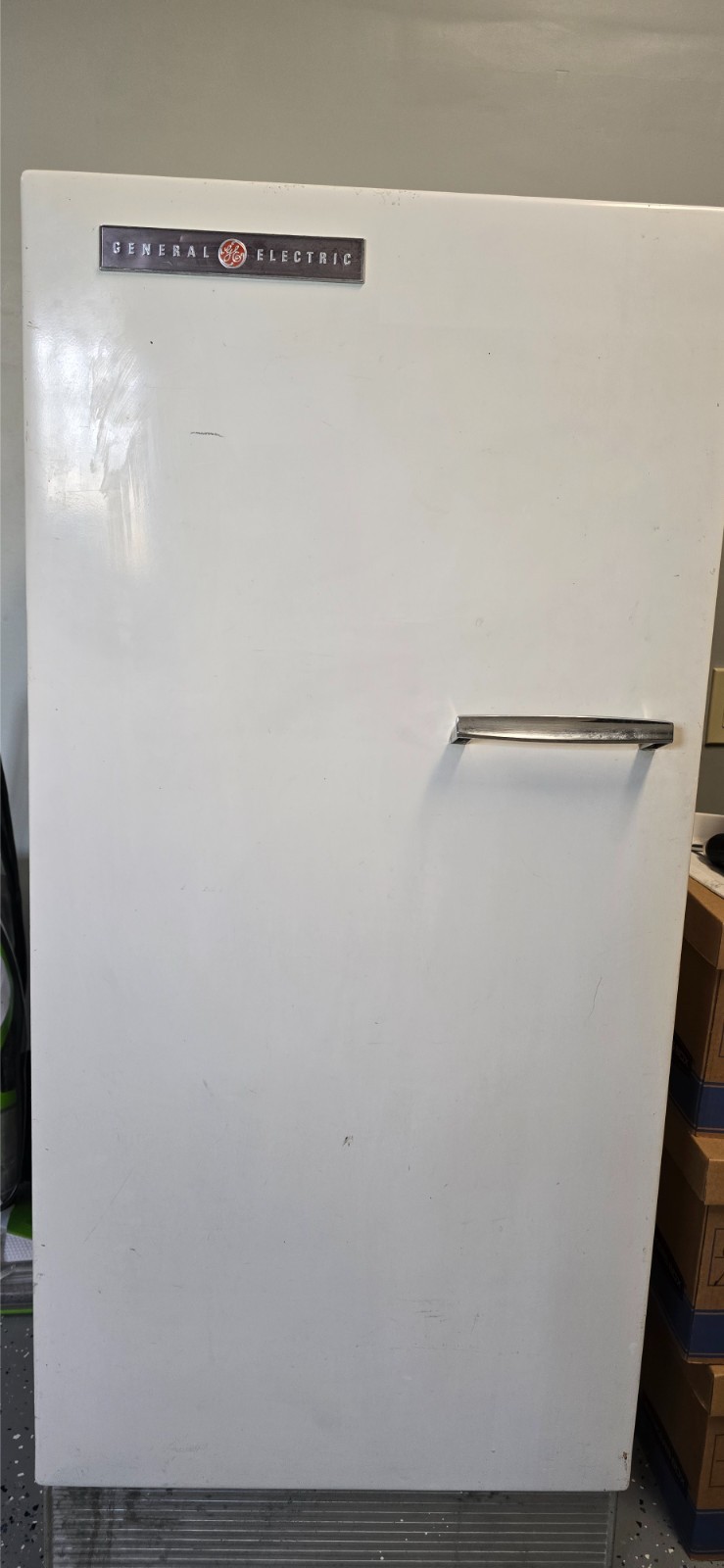 General Electric Authentic 1960s Vintage Refrigerator AC-82