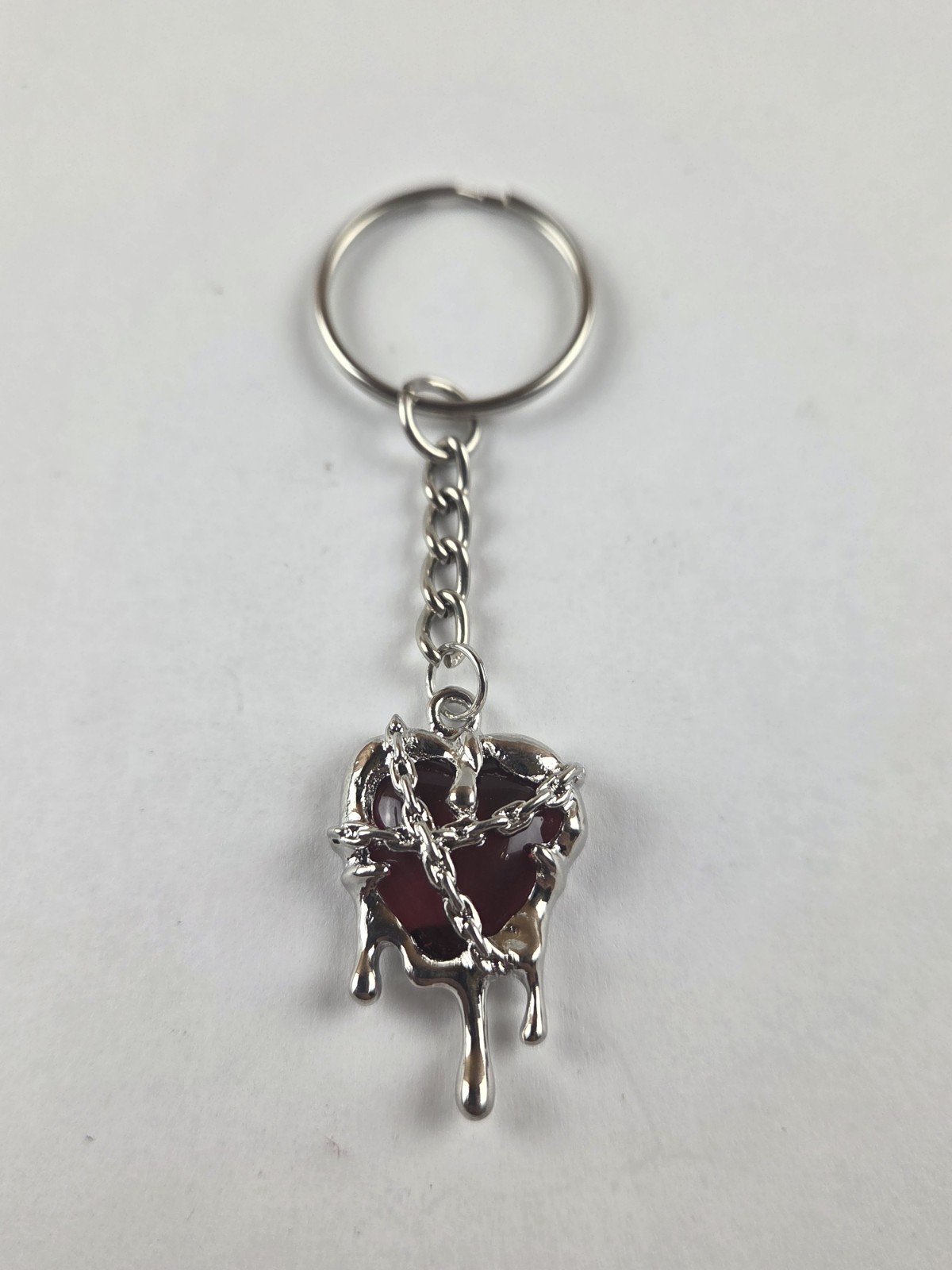 Gothic Red Heart In Chains Metal Keychain.  (KC-15)