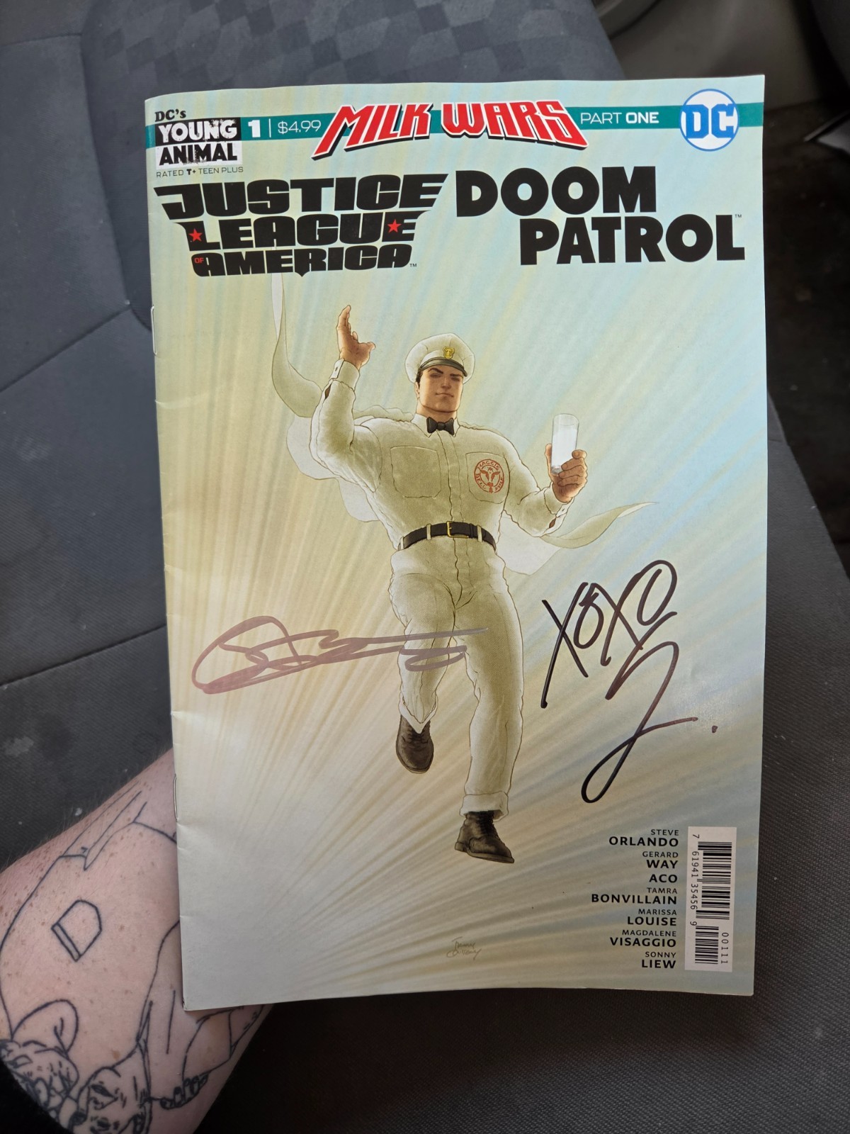 Justice League Doom Patrol Milk Wars-Issue 1 SIGNED by Gerard Way Steve Orlando