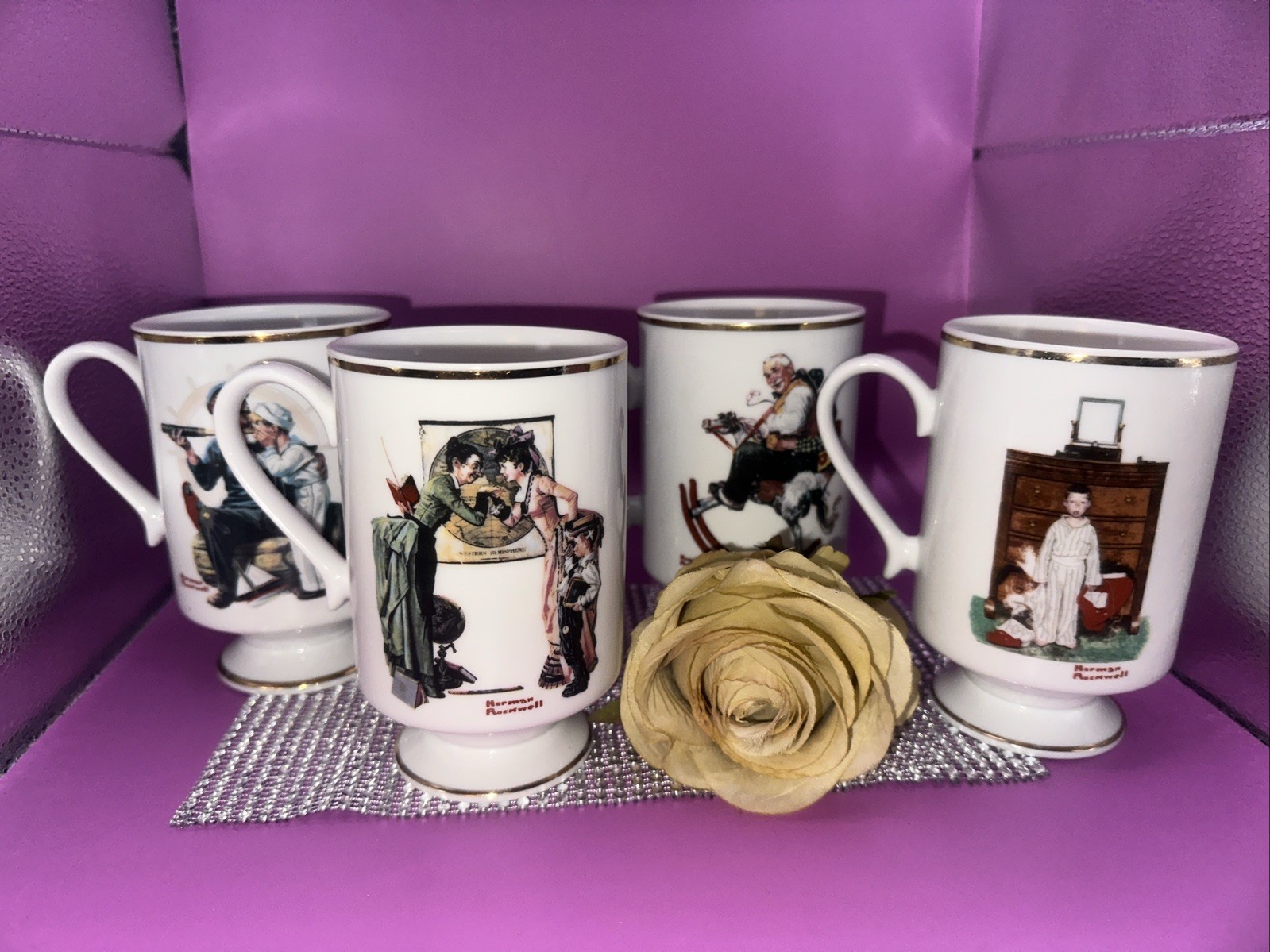 Vintage Set Of 4 Norman Rockwell Museum Coffee Mugs Cups White Gold Trim 😎