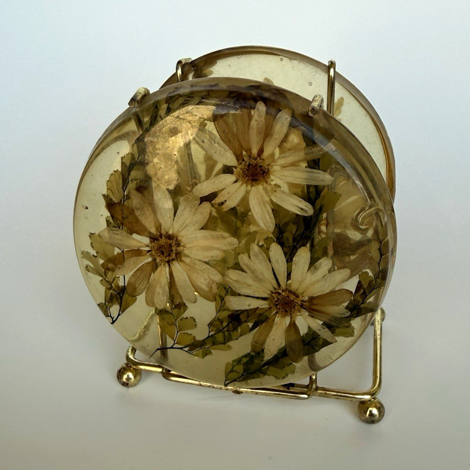 Vintage Pressed Daisy Fern Resin Napkin Holder Gold Tone Wire Frame