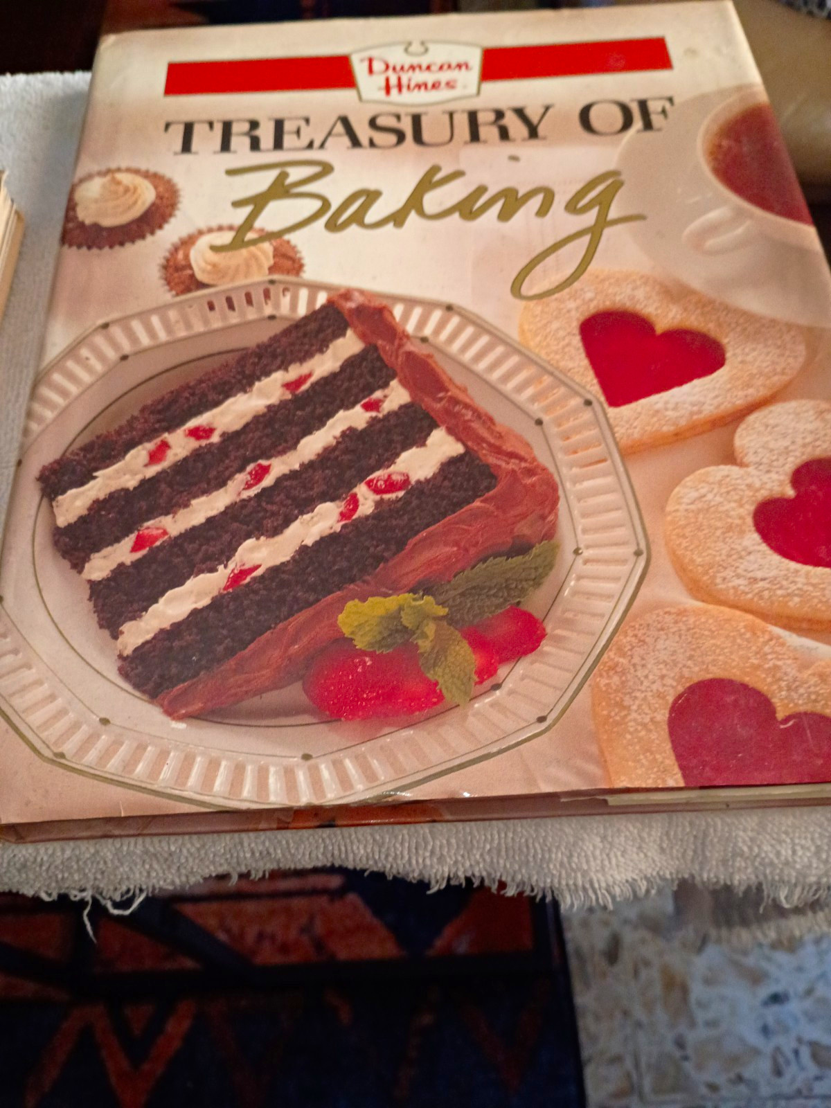 Duncan Hines Treasury of Baking Hardcover Cookbook Original Paper Edition