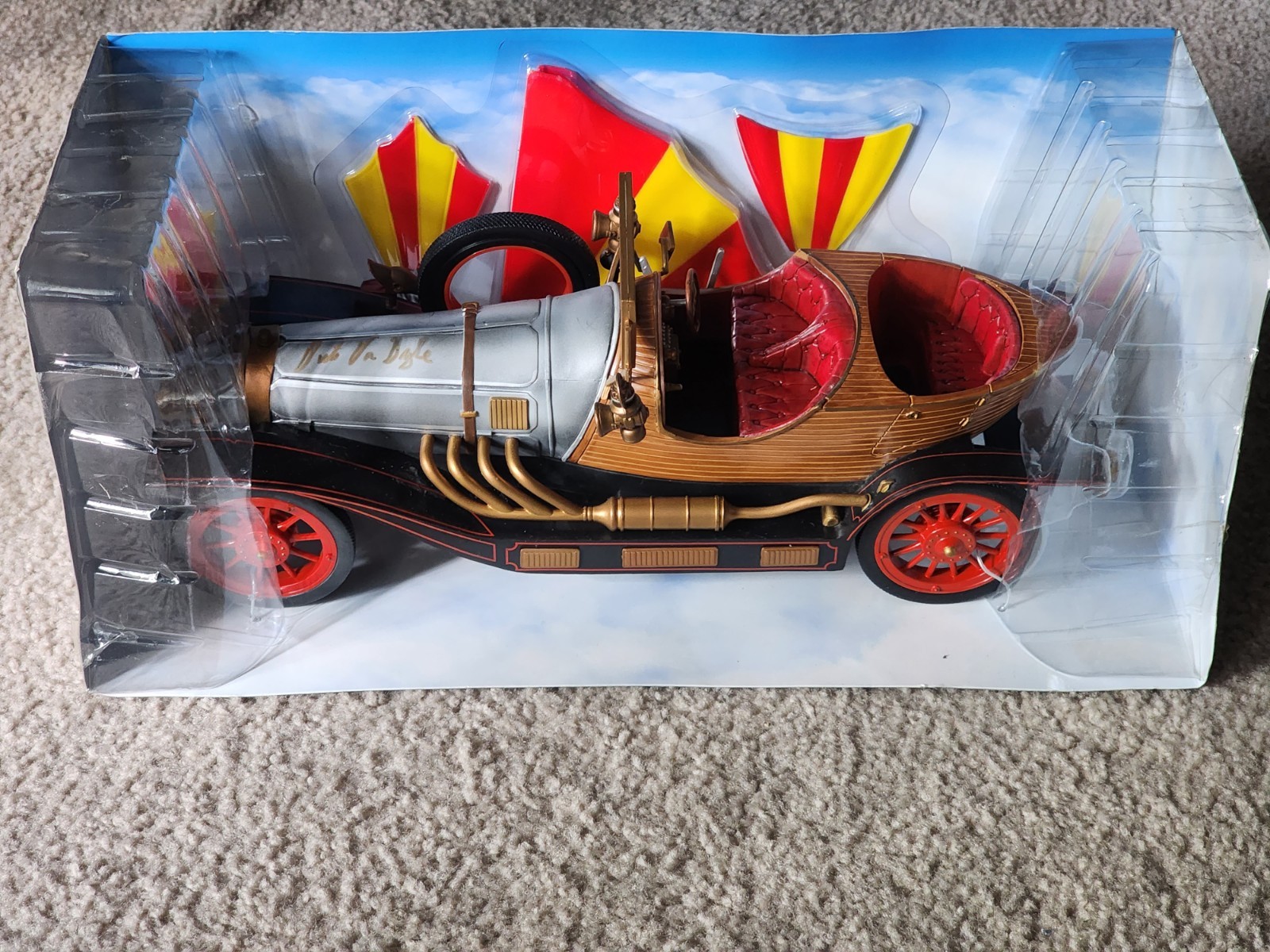 Autographed Dick Van Dyke segtoys 1:18 chitty chitty bang bang