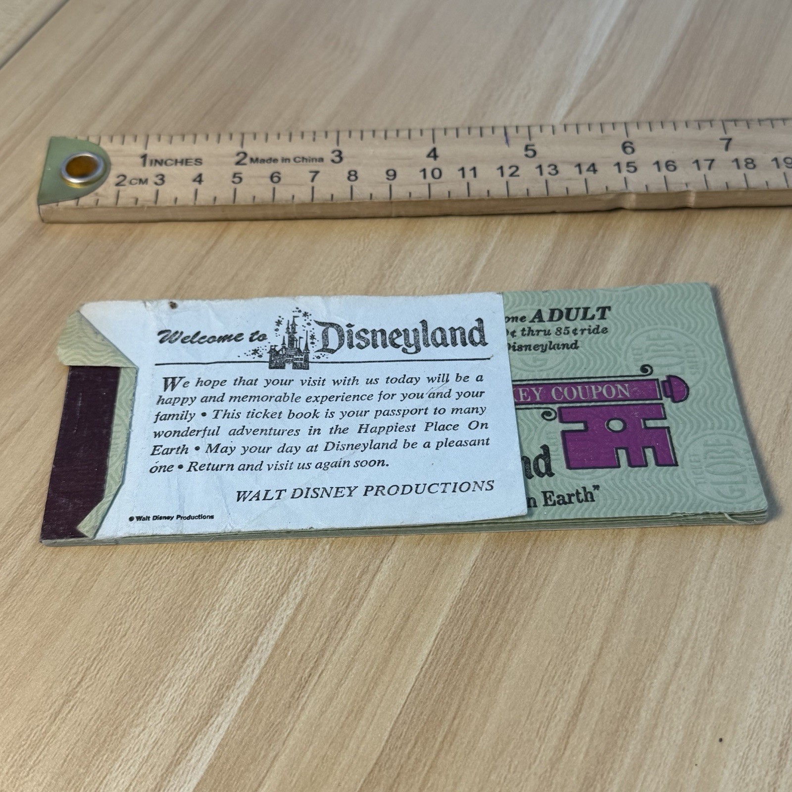 GENUINE ADULT  OLD VINTAGE DISNEYLAND  TICKET BOOK A-E - JUNE 1976