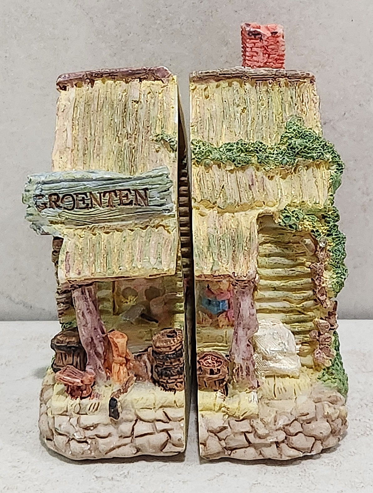 VTG. ALBERT PRICE RESIN HINGED GROCERY OPENS UP WITH DIORAMA INSIDE
