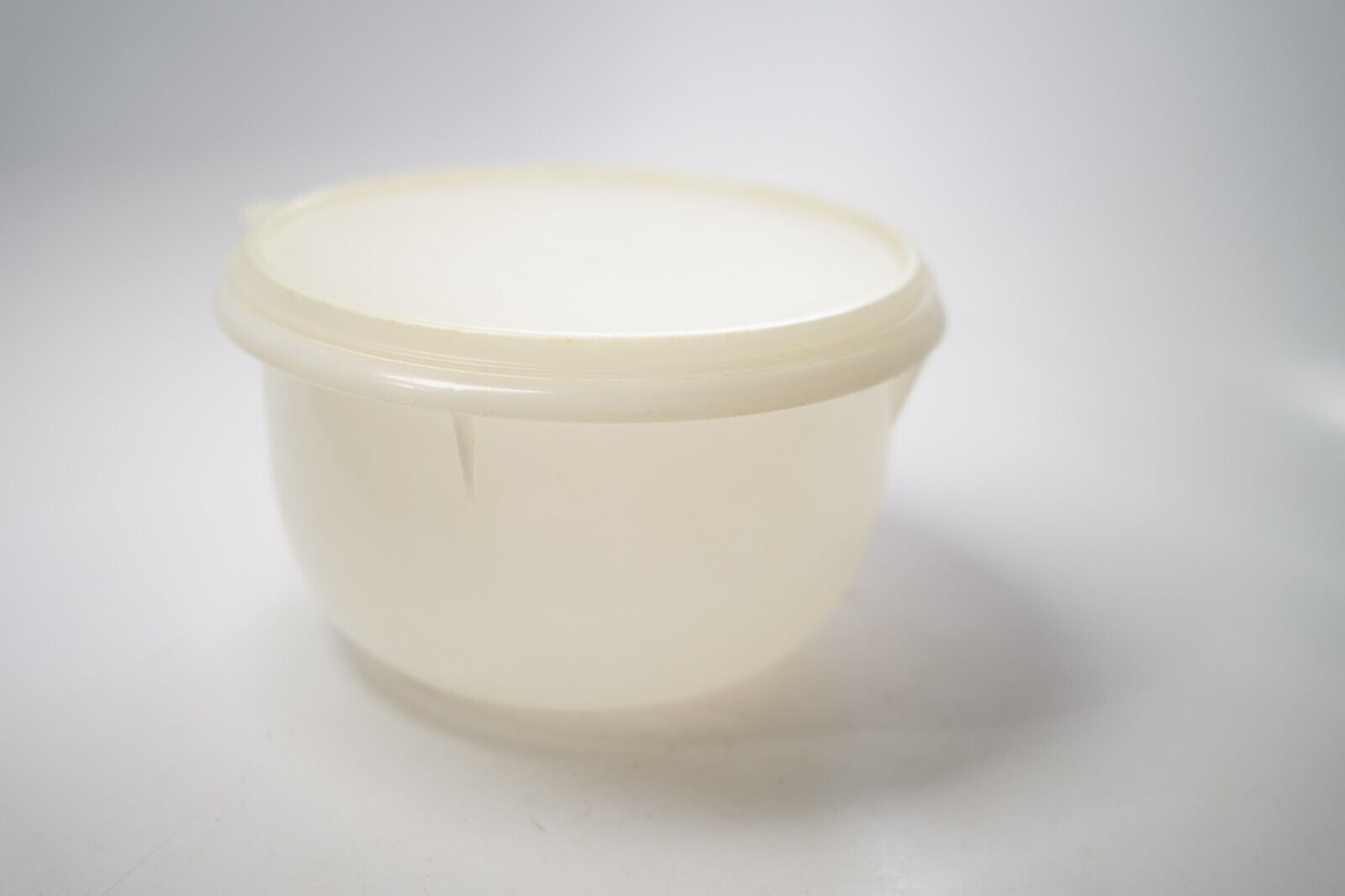 Vintage Tupperware White Mixing Bowl 271-9 Storage w/Lid
