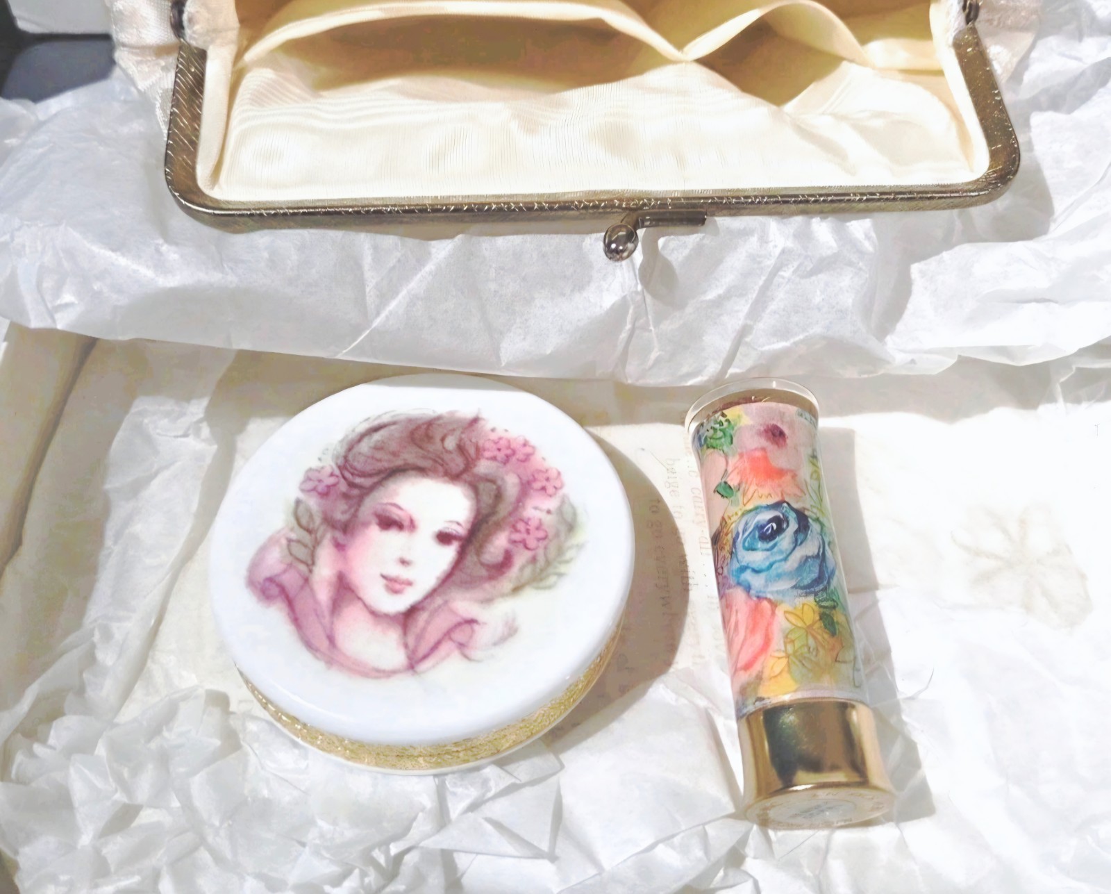 Vtg Avon Purse Companions Cosmetic Set Brocade Compact Mirror Makeup Gift NOS Vtg Avon Purse Companions Cosmetic Set Brocade Compact Mirror Makeup Gift NOS