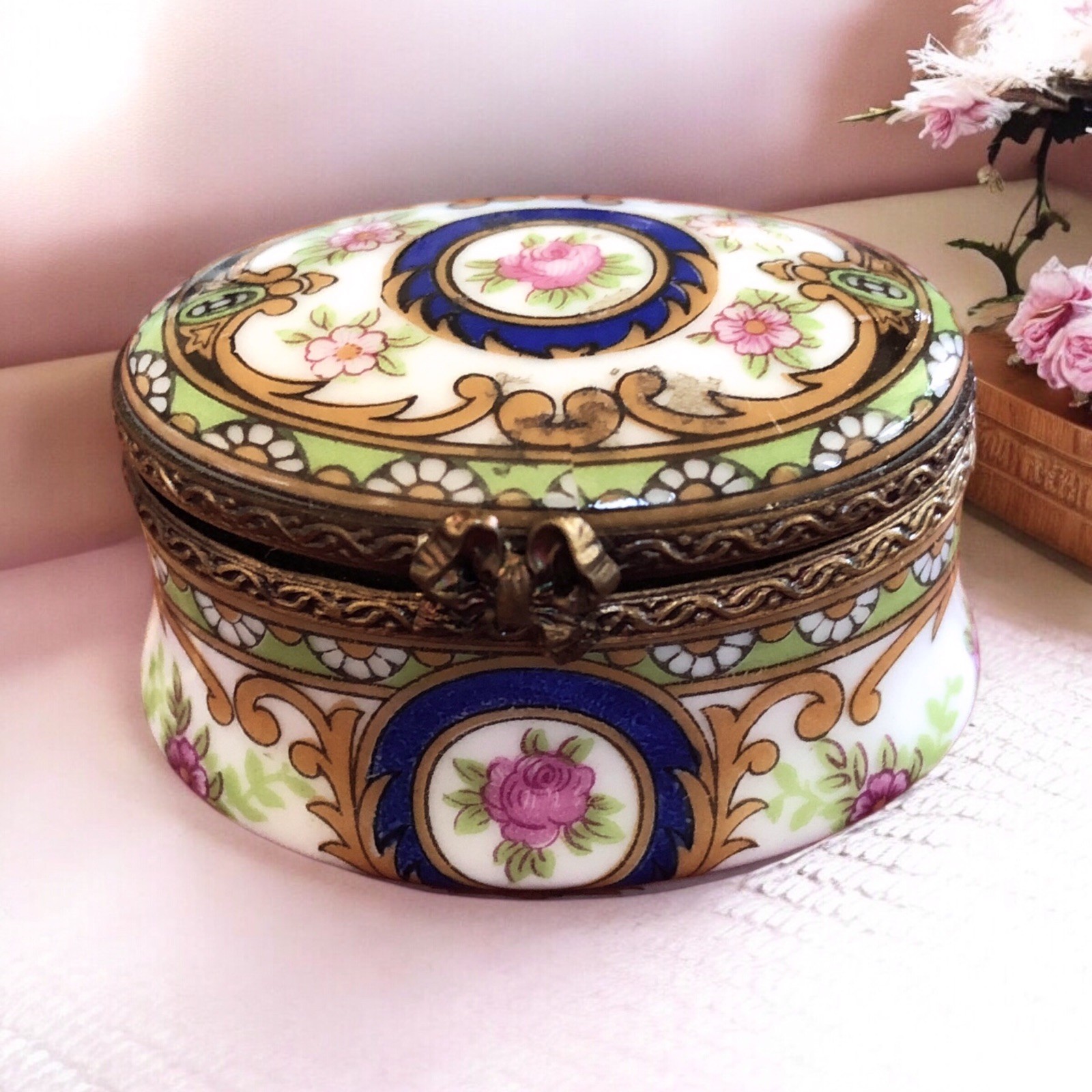Vintage Limoges France Hand Painted Porcelain Hinged Victorian Trinket Pill Box