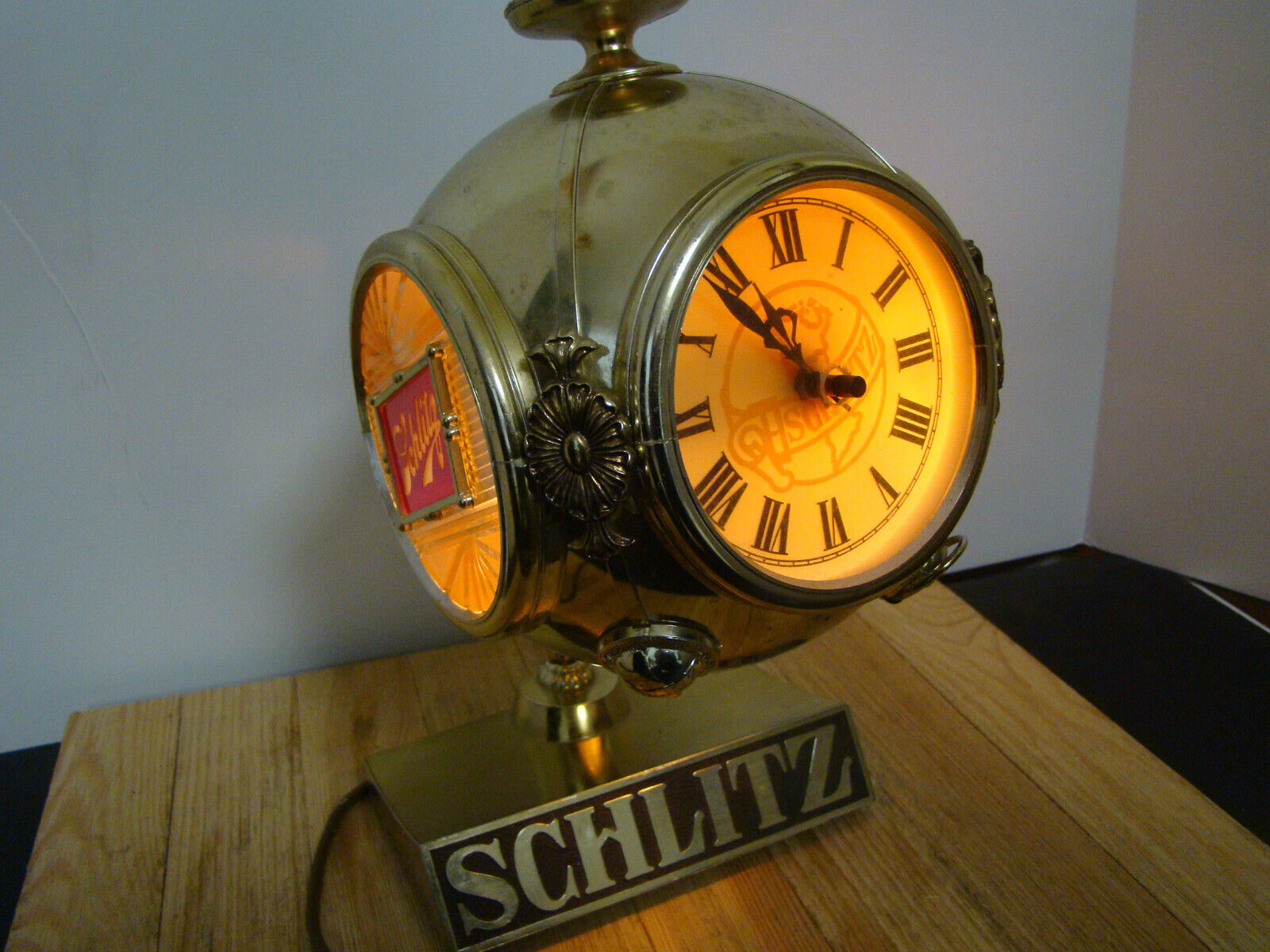 Vintage SCHLITZ BEER Clock Lighted Sign Cash Register Topper Bar Light 1972 RARE