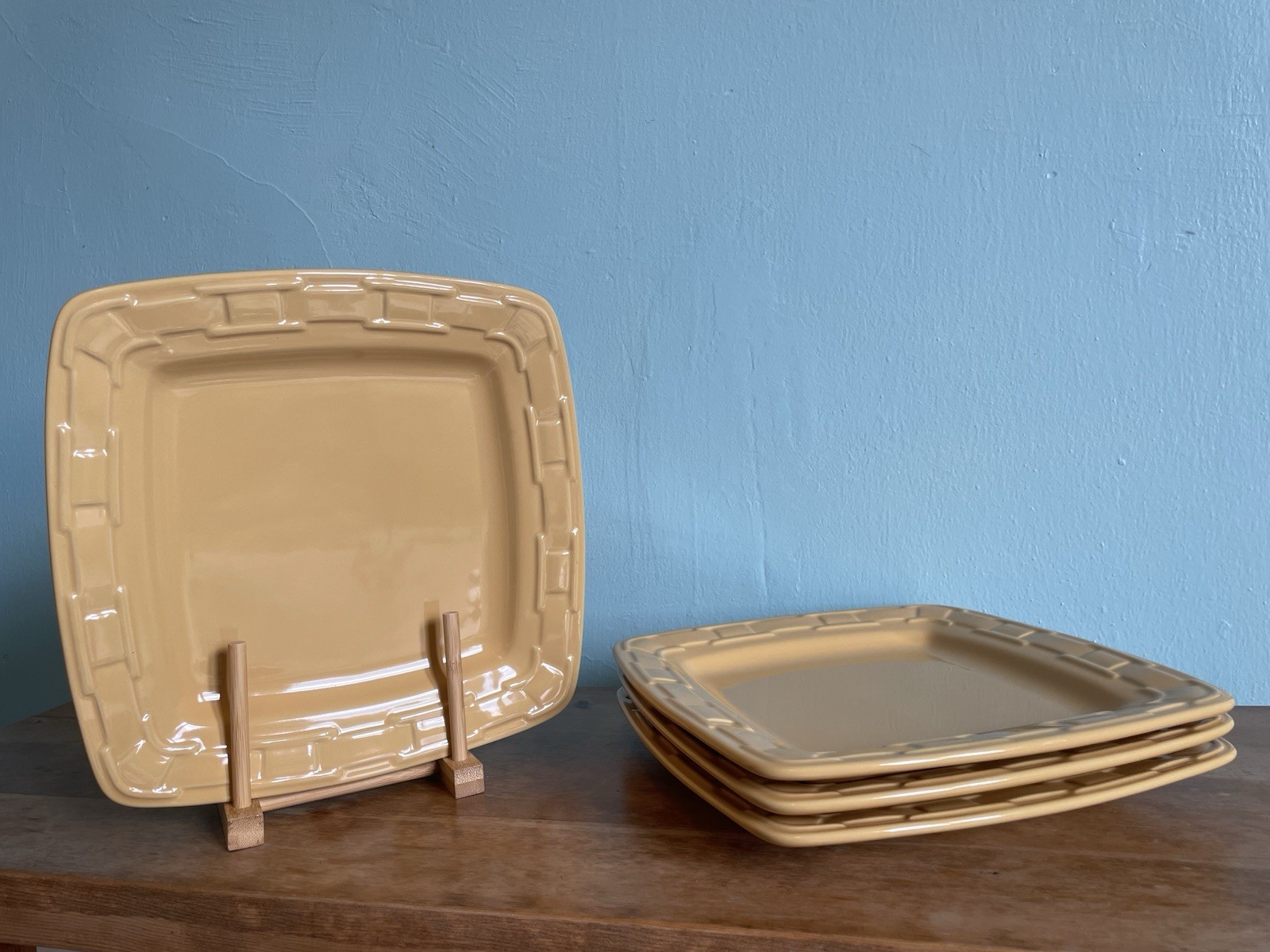 Longaberger Pottery Butternut Yellow Woven Square Dinner Plates 11\