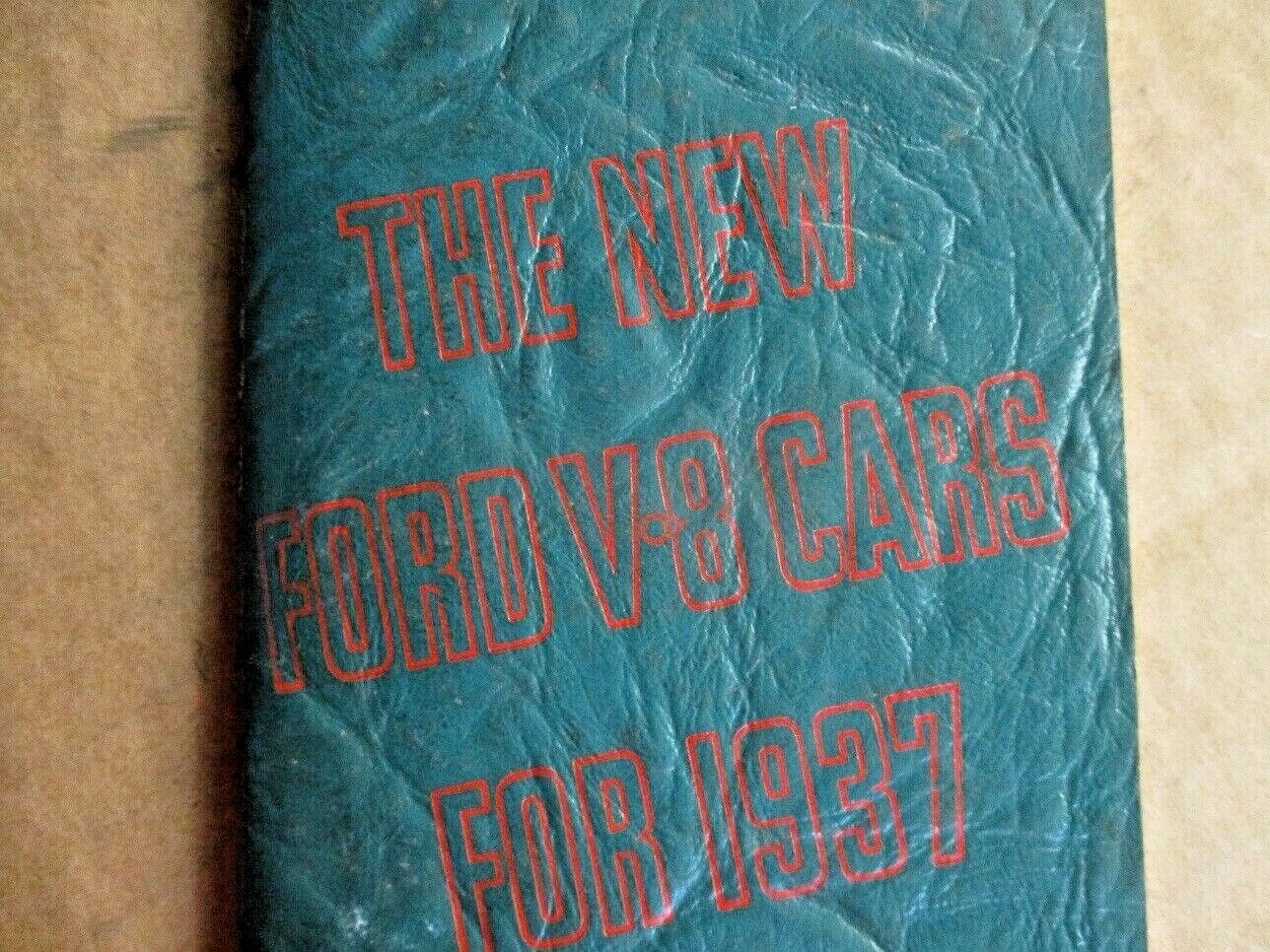 ORIGINAL- MINT 1937 FORD SALESMAN HAND BOOK FOR THE NEW FORD V8 CARS FOR 1937