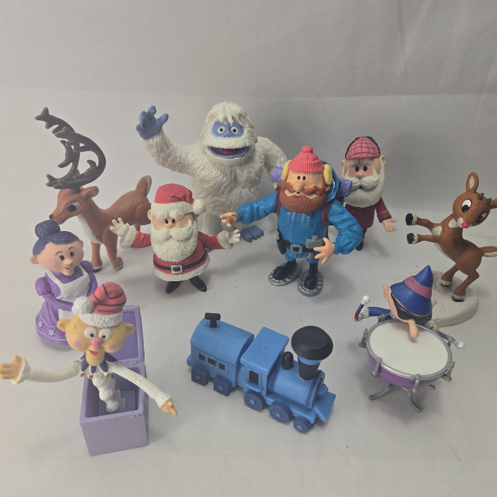 The Rudolph Company Island Of Misfit Toys PVC  Figure Lot Of 11  2009 Round 2