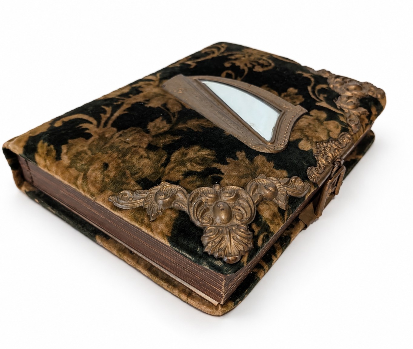 Antique Victorian Photo Album 1800s Velvet Cloth Wound Spring Clasp 50 Photos +