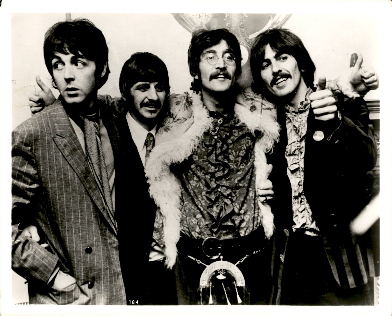 LD432 2nd Gen Photo THE BEATLES 1967 LONDON SGT PEPPER\'S LONELY HEARTS CLUB BAND