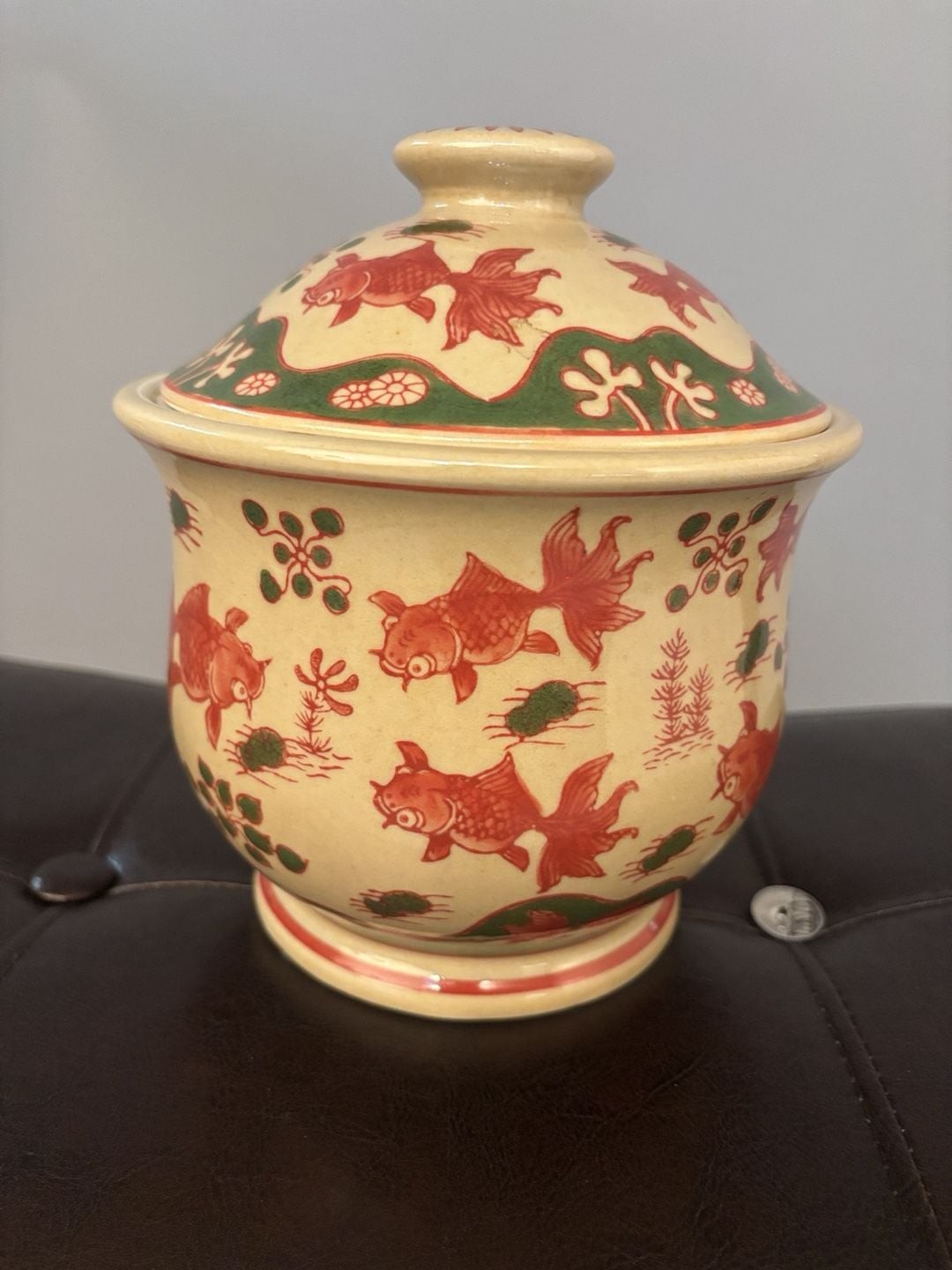 Chinese porcelain gold fish jar with lid