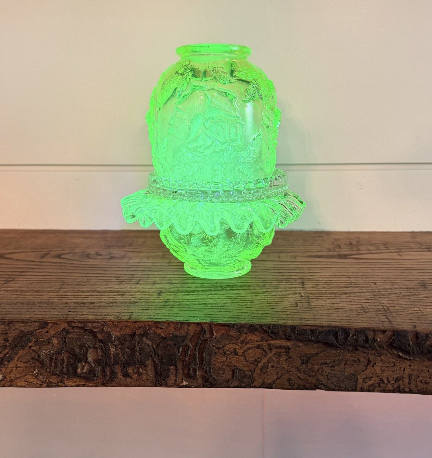 L.G. WRIGHT-Rare Vintage Uranium Glass 4-Piece Embossed Roses Fairy Lamp C. 1977