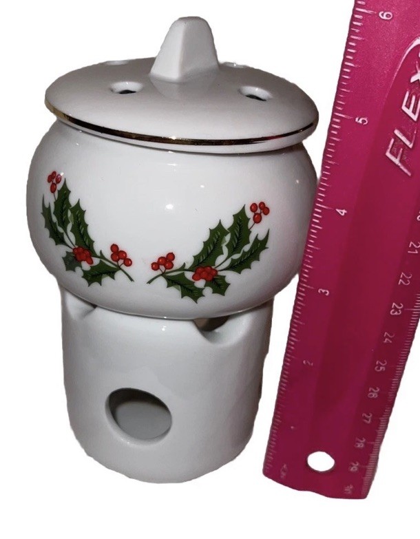 Vintage fun Christmas Potpourri Holly & Berries Ceramic 3-part candle holder