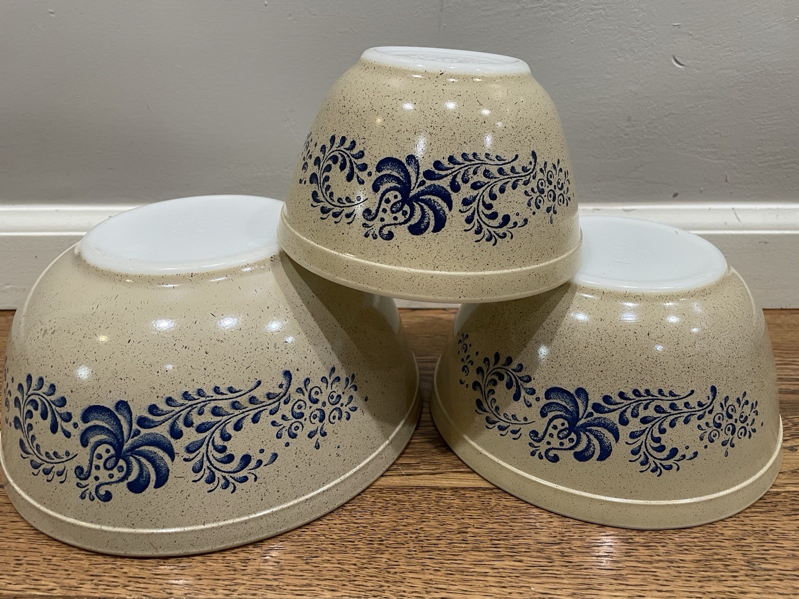 Lot of 3 Vintage Pyrex 1970s Homestead Tan Speckled Blue Floral Nesting Bowls