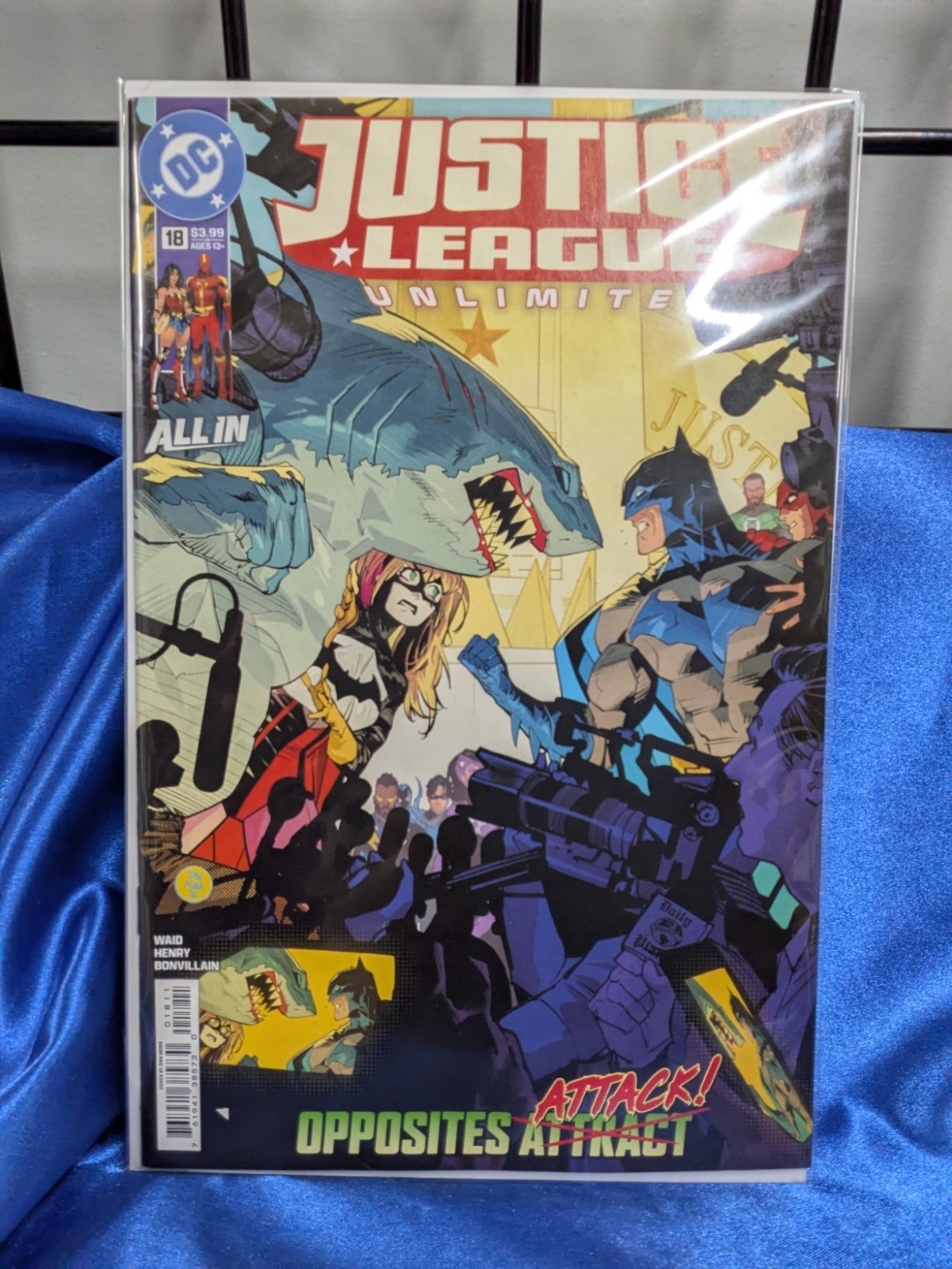 Justice League Unlimited #18A .  We Combine. We Pack Well.