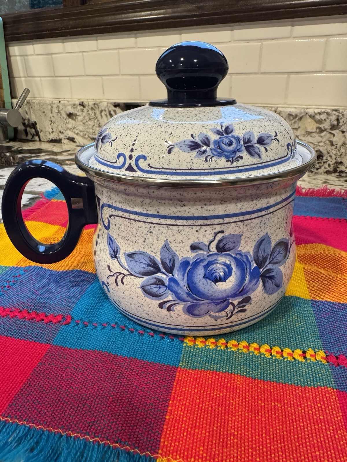 Vintage WIENER EMAIL 1.5 Qt pot White & Blue Flowers Enamelwear Austria 60’s-70s Vintage WIENER EMAIL 1.5 Qt pot White & Blue Flowers Enamelwear Austria 60’s-70s