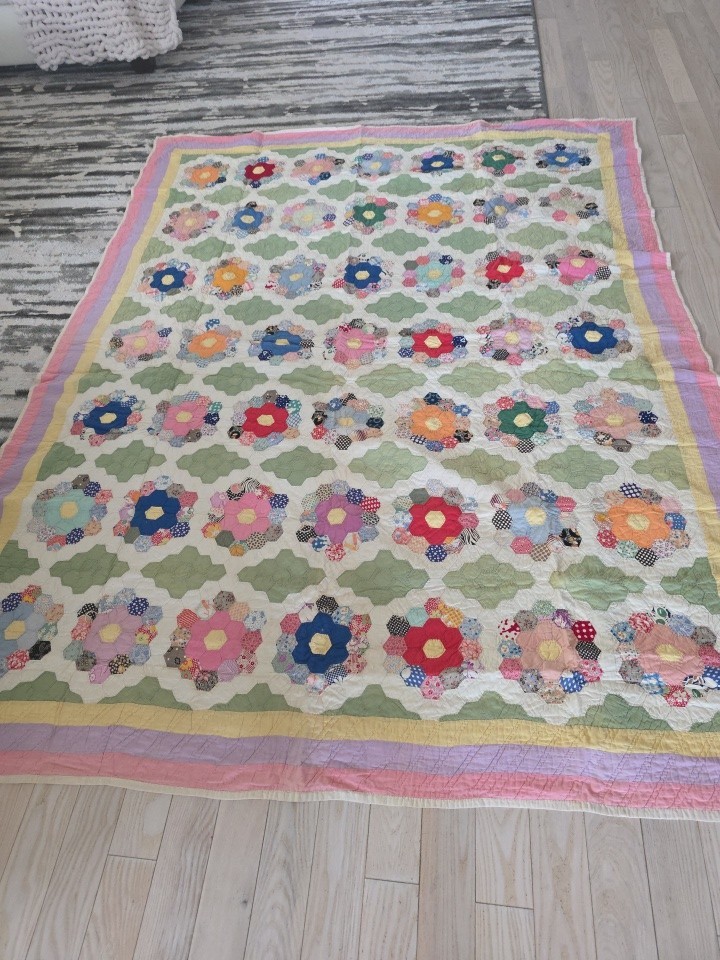 Vtg Grandmother’s Flower Garden Quilt Hand Pieced Stitched & Quilted 85\