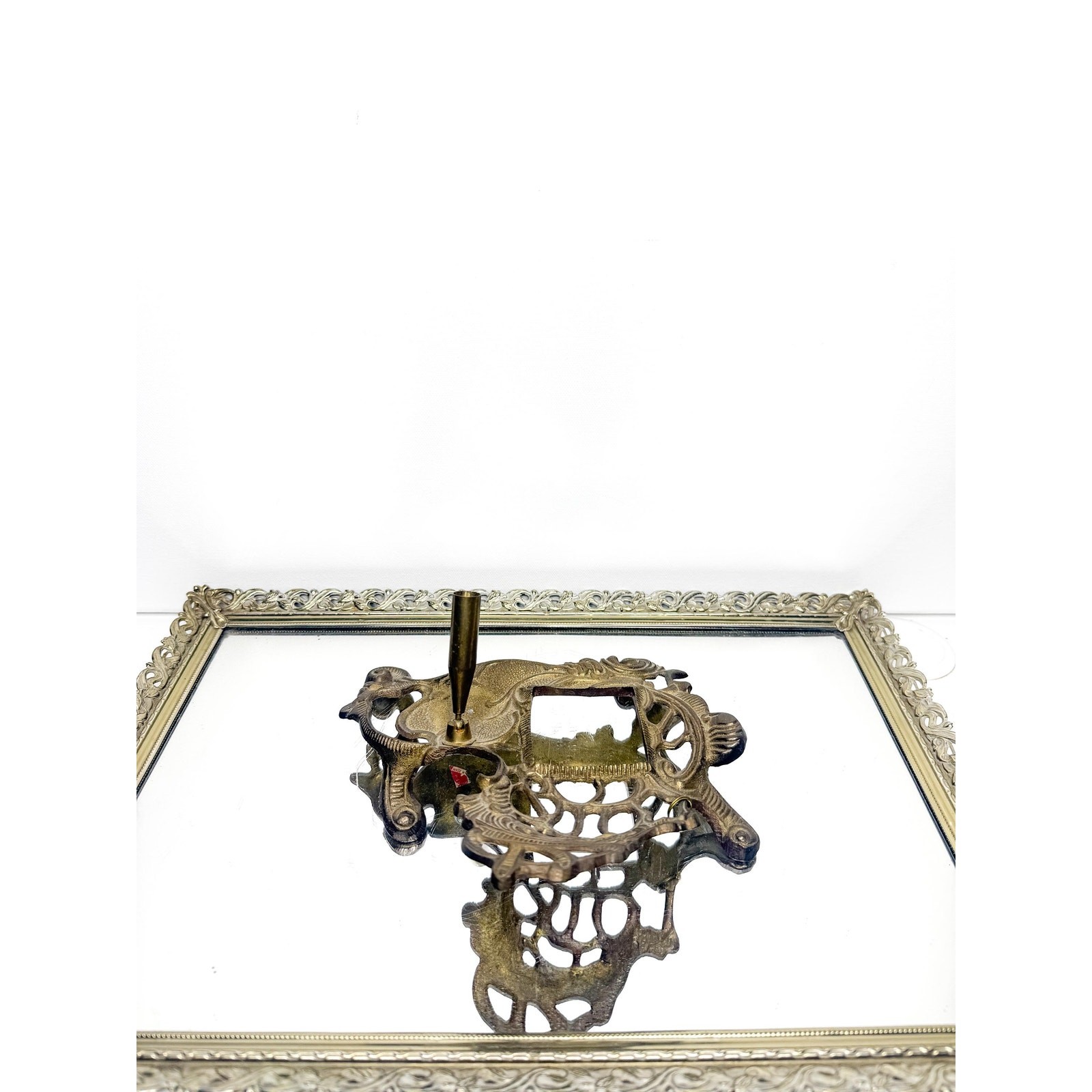 Lovely 1983 Teleflora Brass Victorian Style Cast Metal Inkwell Pen Stand Taiwan