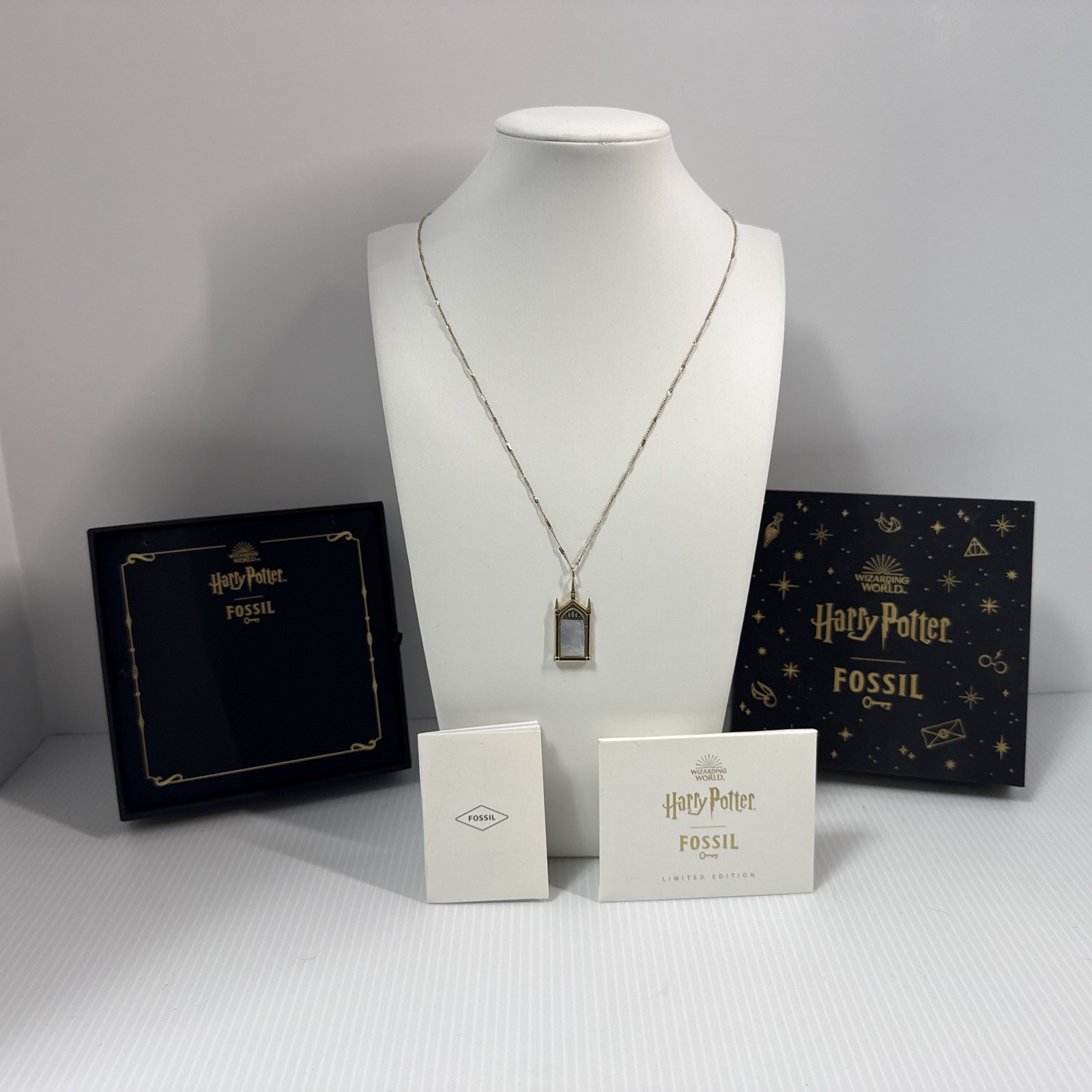 Fossil x Harry Potter Hogwarts Castle necklace. Limited Edition. Never used. 