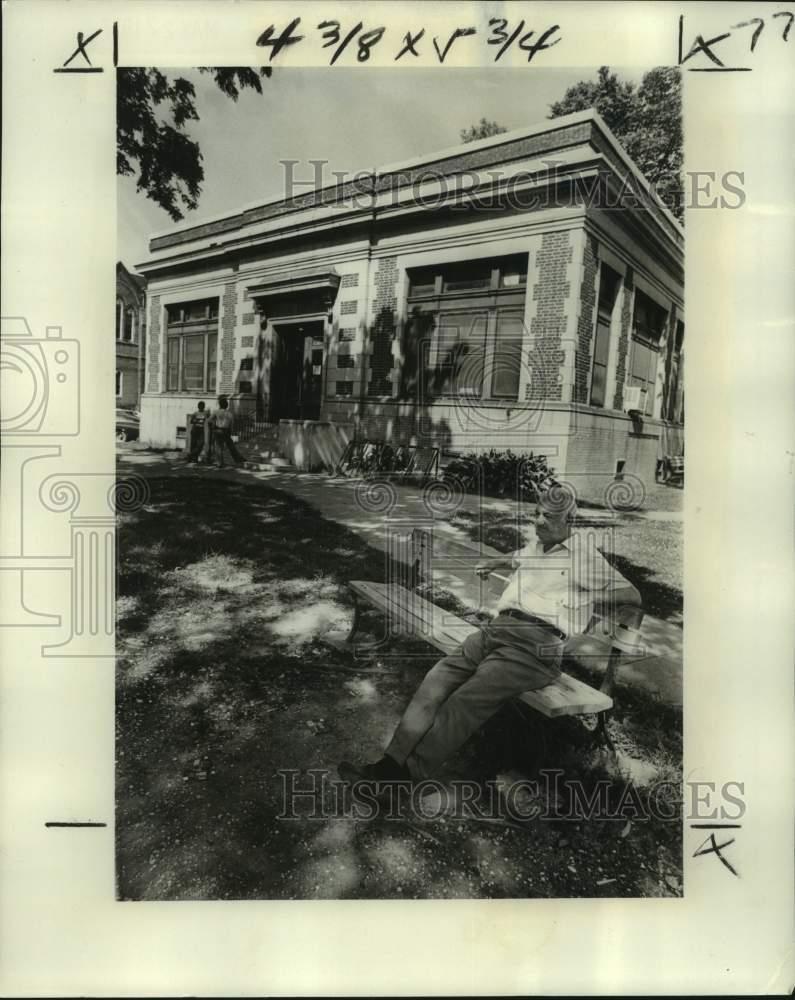 1977 Press Photo Facade of the Napoleon Branch Library in New Orleans