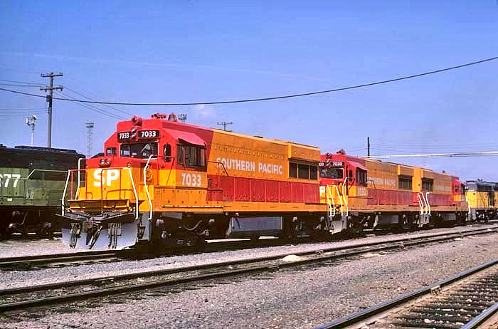 SP 7033 set @ PORTLAND, OR_MAY 1979   ORIGINAL TRAIN SLIDE