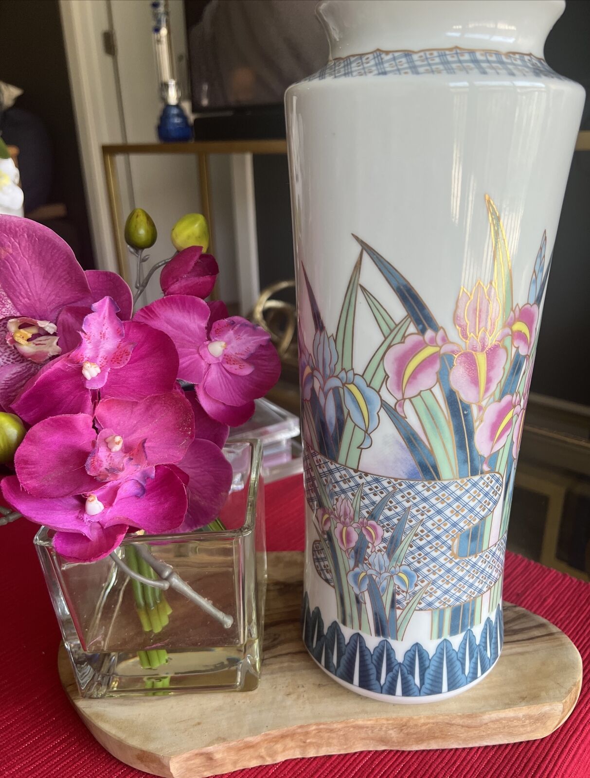 🔥Vintage 1980’s Toyo Shobu Japanese Vase With Irises And Gold Trim 12 Inch.Tall