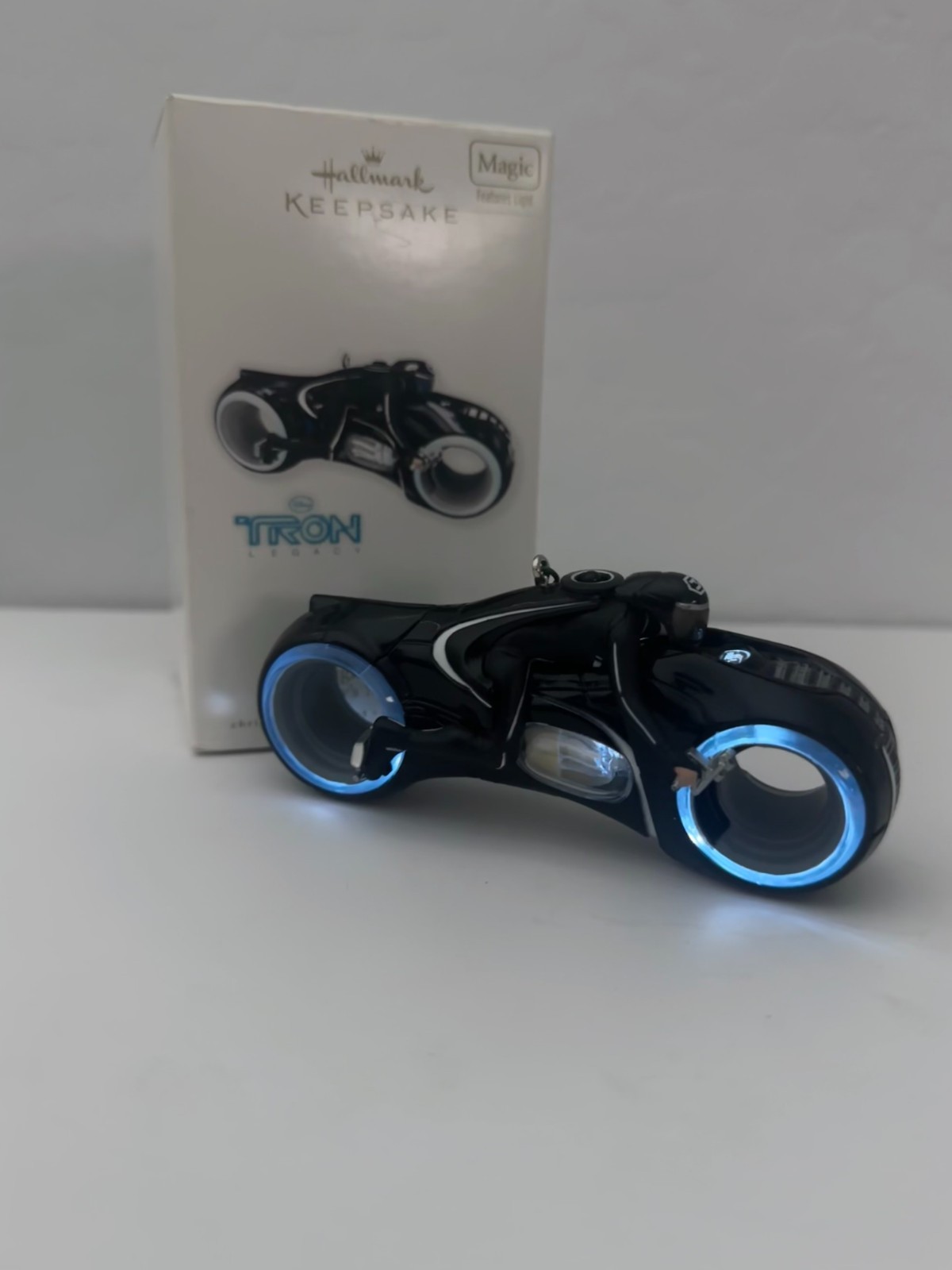 Hallmark Keepsake Ornament 2010 Light Cycle Disney\'s Tron Legacy Magic