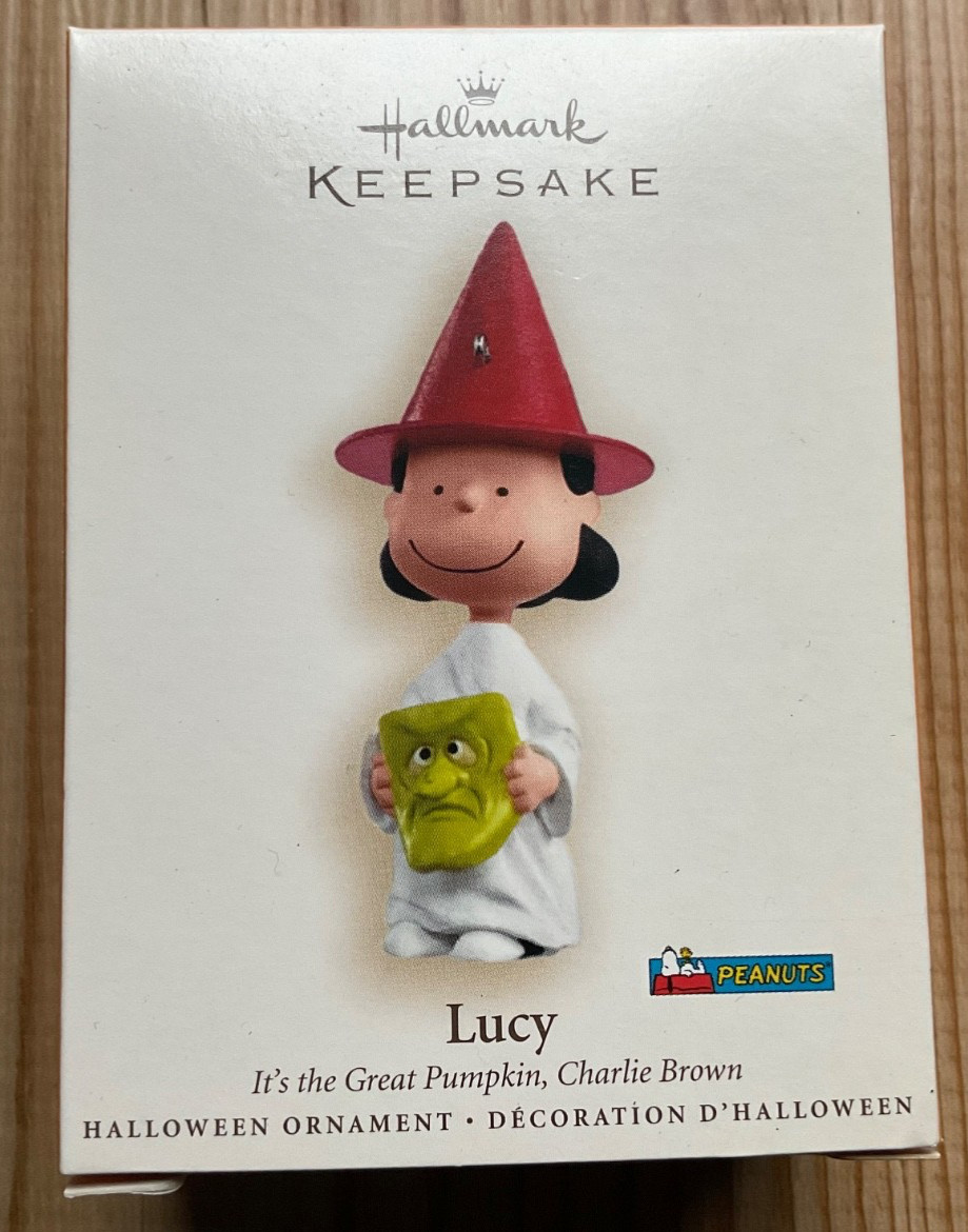 New 2006 Hallmark Halloween Ornament LUCY Great Pumpkin Charlie Brown Peanuts