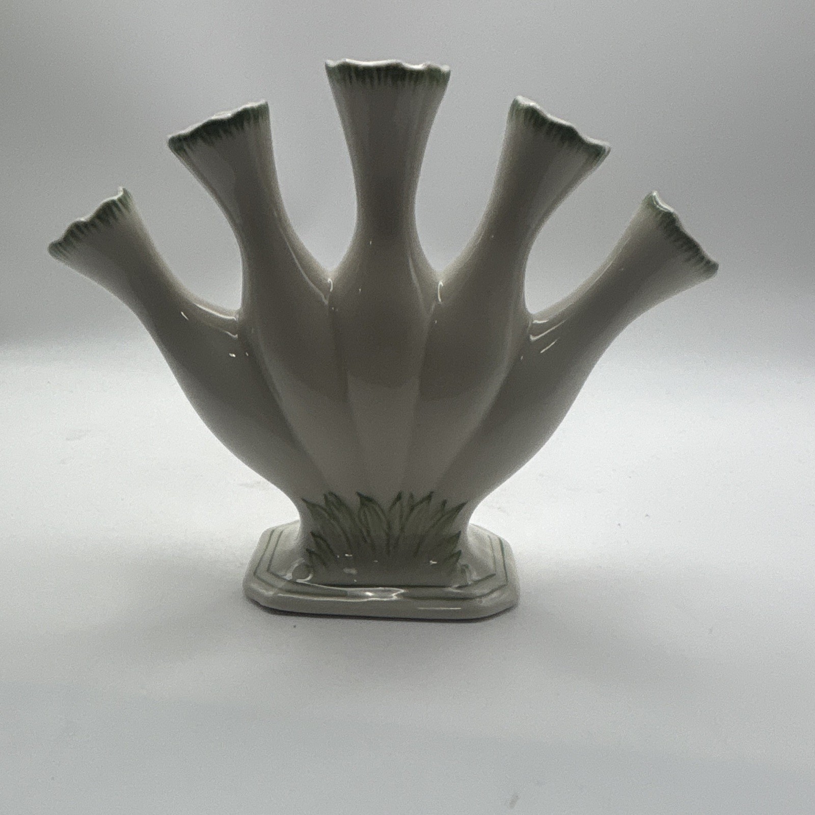Vintage Andrea by Sadek Williamsburg Meadow Flower 5 Finger Tulipiere Vase Vintage Andrea by Sadek Williamsburg Meadow Flower 5 Finger Tulipiere Vase