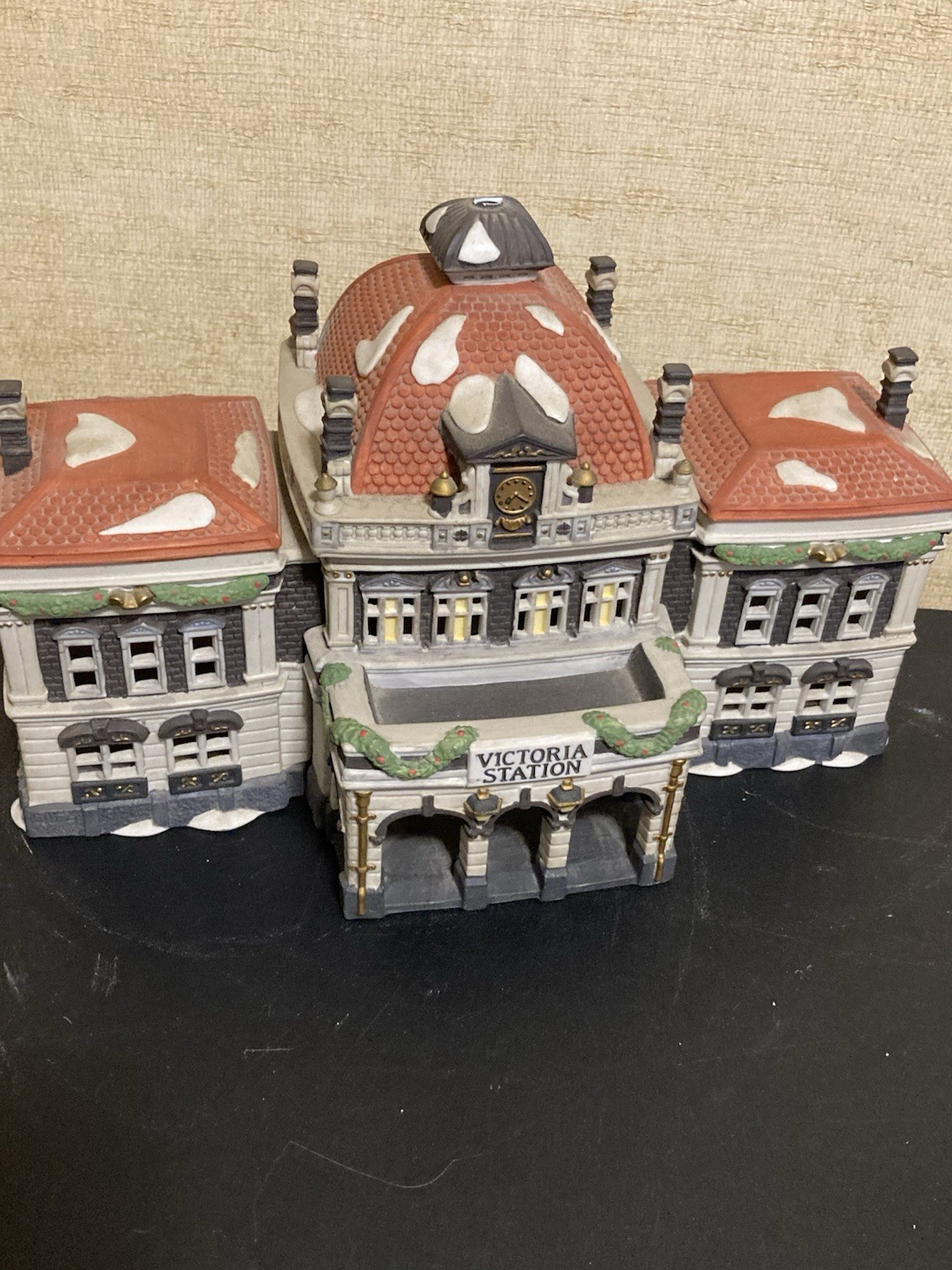 Damaged Department 56 Christmas Victoria Station 1989 Dickens