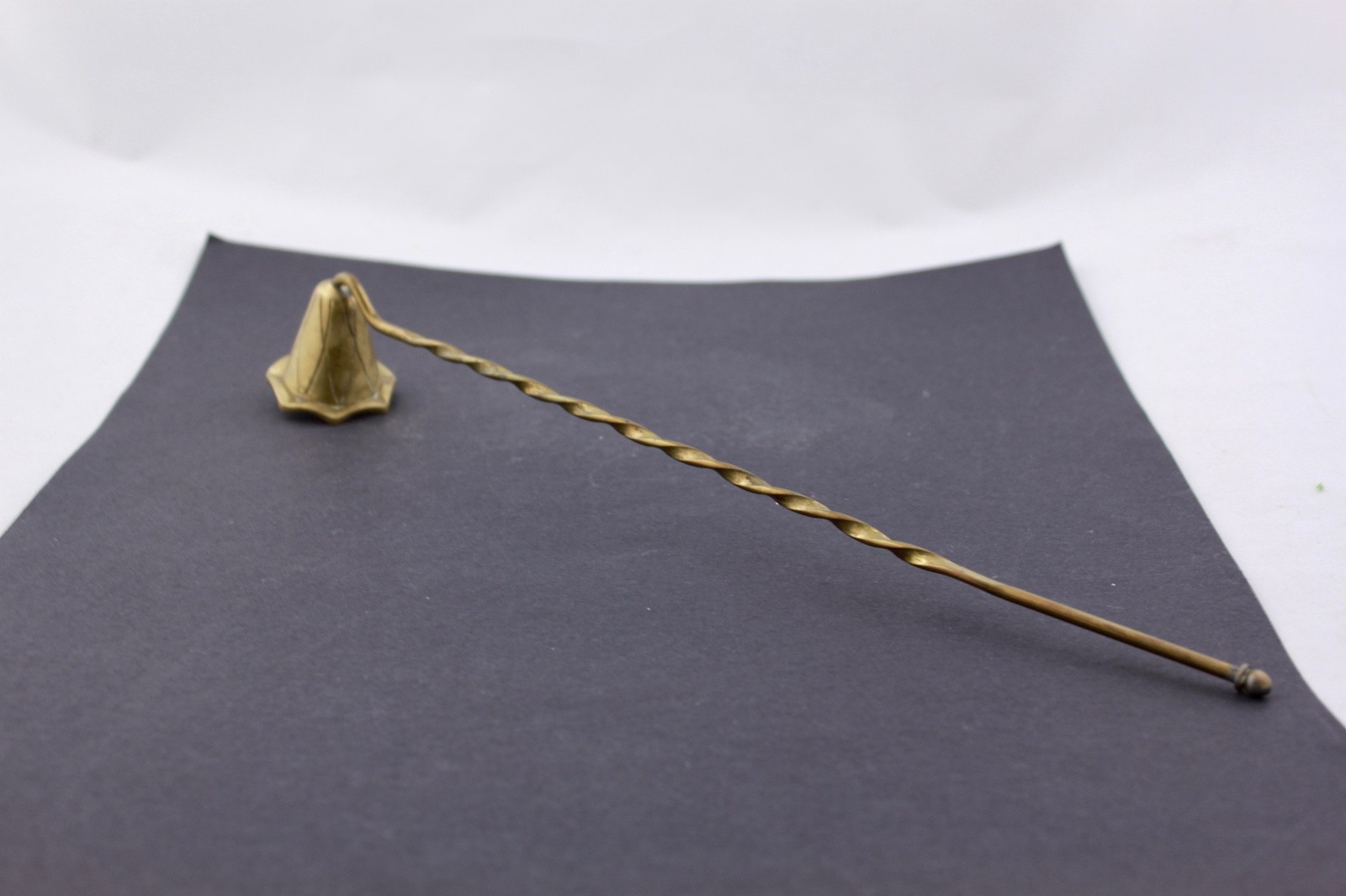 VINTAGE SOLID BRASS CANDLE SNUFFER IN FLOWER SHAPE WITH TWISTED HANDLE - MINT