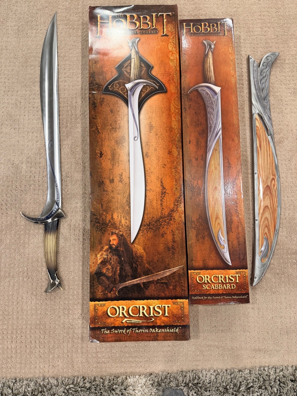 UNITED CUTLERY Hobbit Orcrist Sword Thorin Oakenshield w/ SCABBARD & Plaque