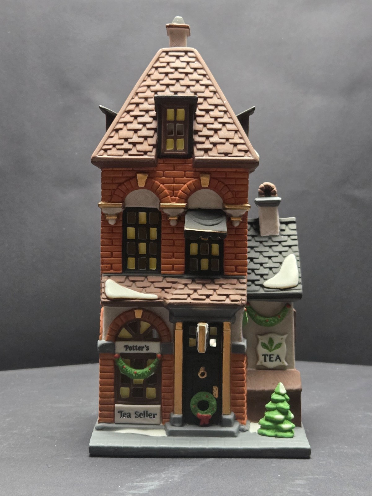 Dept 56 Potter's Tea Seller 5880-7 Christmas in the City 1993 Retired Boxed